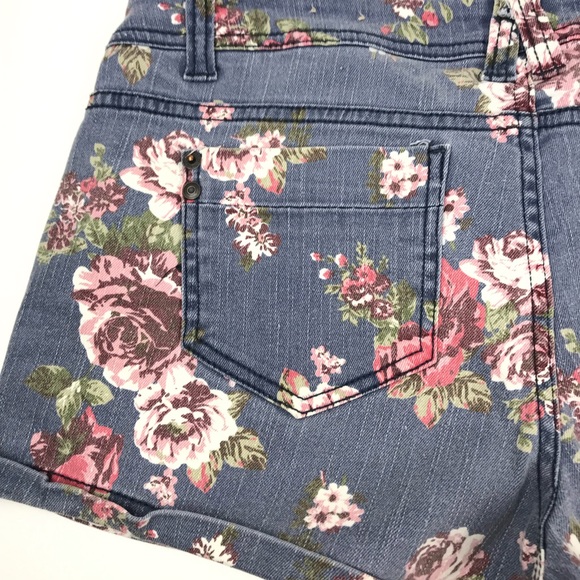 VO JEANS | Mossimo | Floral Accent Jean Shorts (2) - Picture 10 of 17